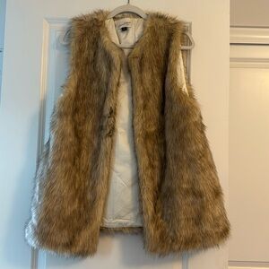 Universal thread faux fur vest